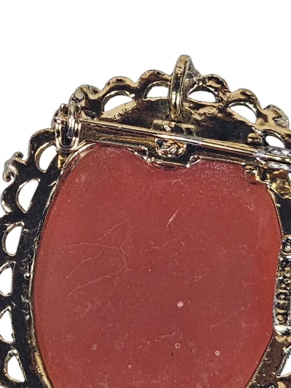 Signed Gerry's Lady Protrait Cameo Brooch Coral Color Resin Gold Tone Vintage - Picture 4 of 6